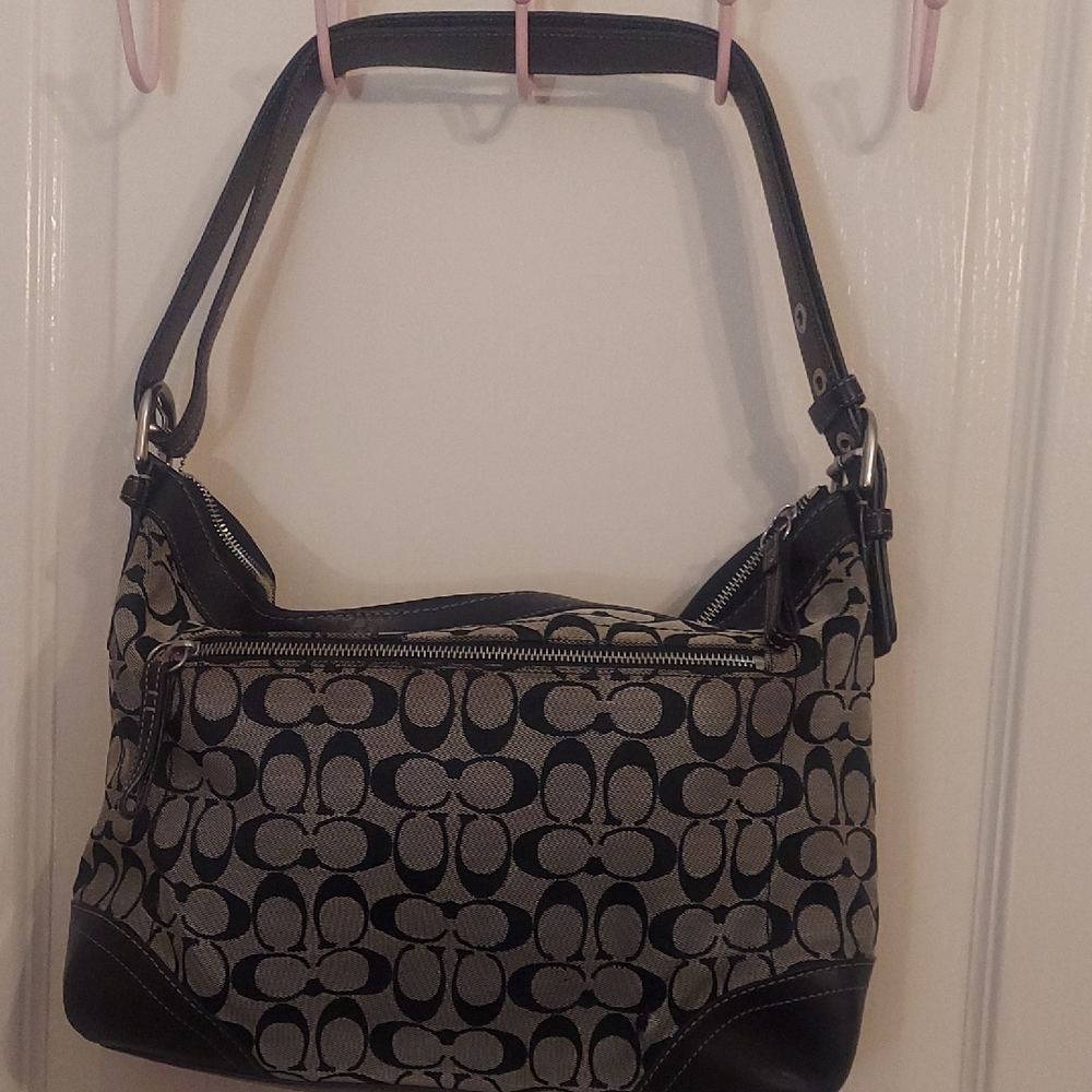 Elegant Black and Gray Patterned Shoulder Bag